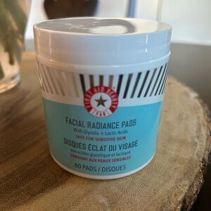 First Aid Beauty Facial Radiance Pads